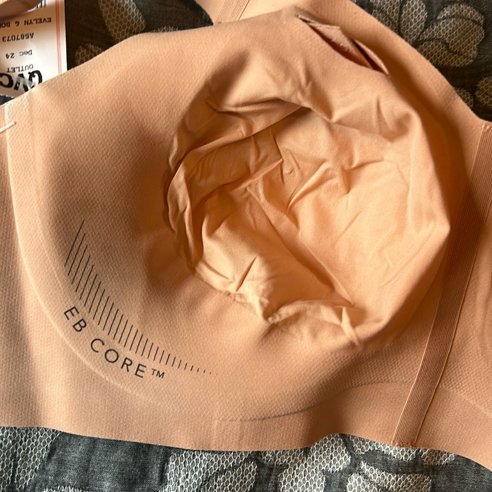 Peach Seamless Evelyn & Bobbie The Beyond Women's Bra - Picture 2 of 6